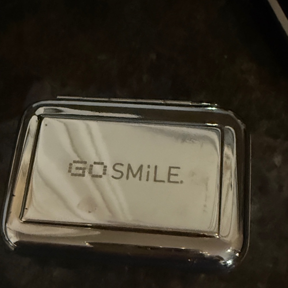 GO SMiLE Whitening refills plus mirrored Silver Compact Case
